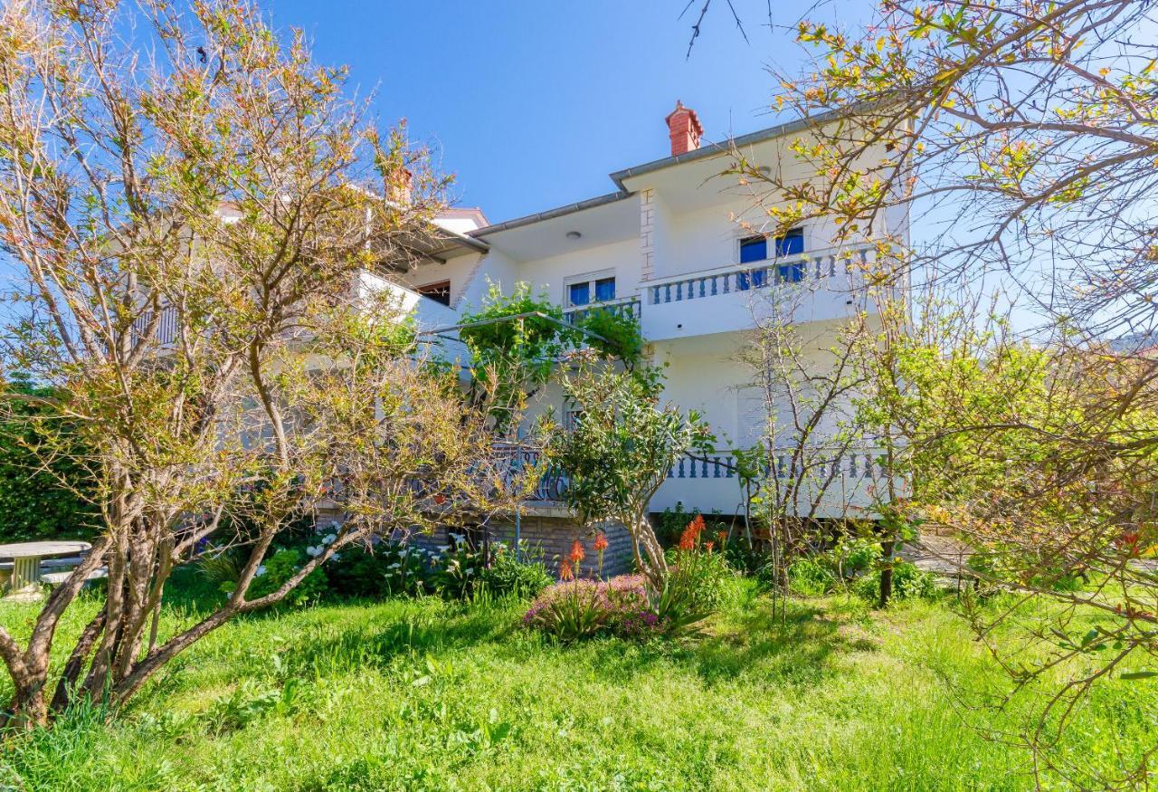 Apartments Slavica R Банёл Экстерьер фото