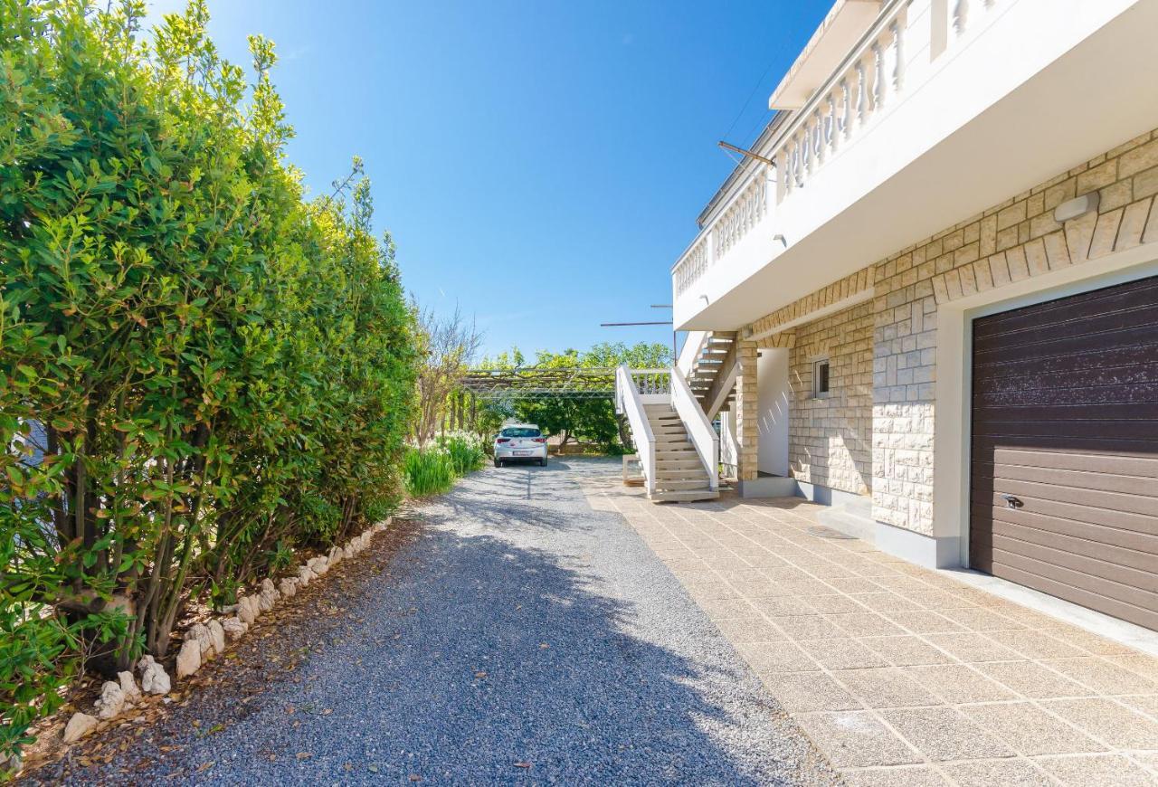 Apartments Slavica R Банёл Экстерьер фото
