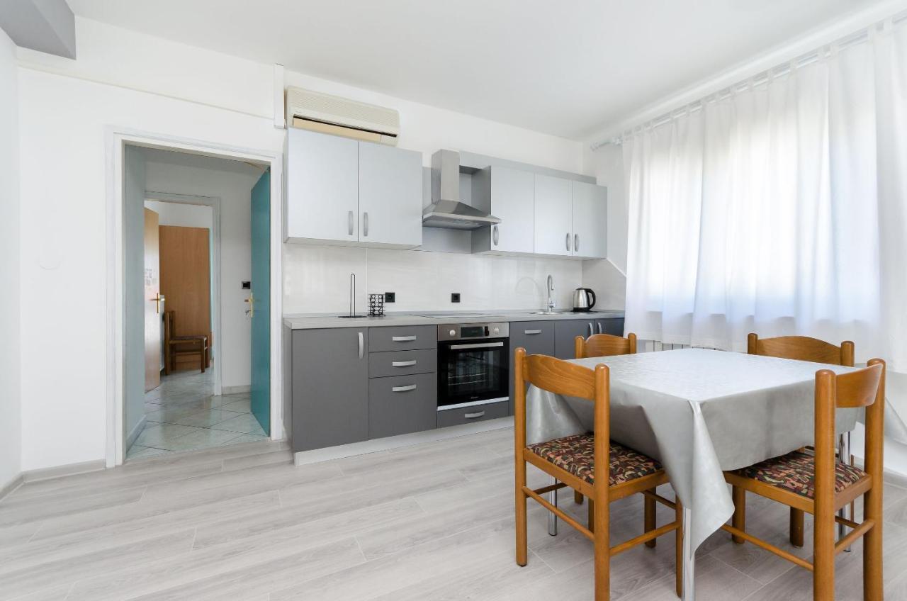 Apartments Slavica R Банёл Экстерьер фото